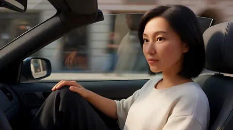 《精疲力尽》跳切 · 几乎同一机位、同一景别拍她的画面被剪掉中间的