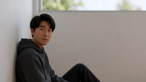 《黑客军团》 · 这部剧最出名的视觉特征是反常规的切点与留白：